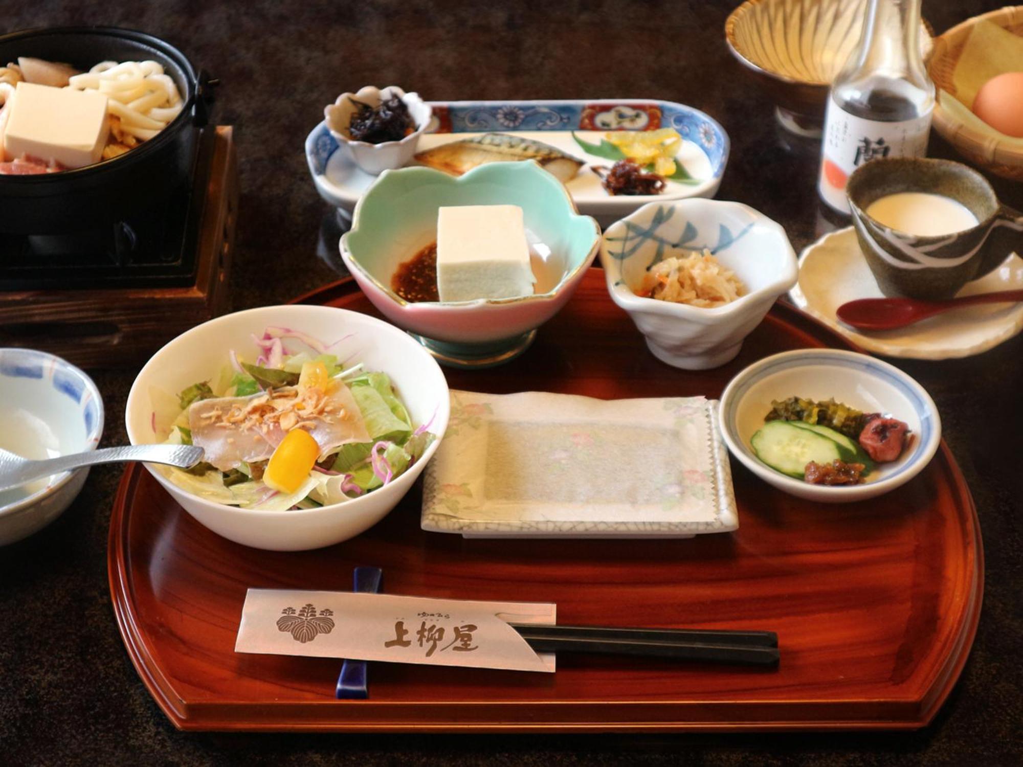 Отель Yunohira Kamiyanagiya Юфу Экстерьер фото